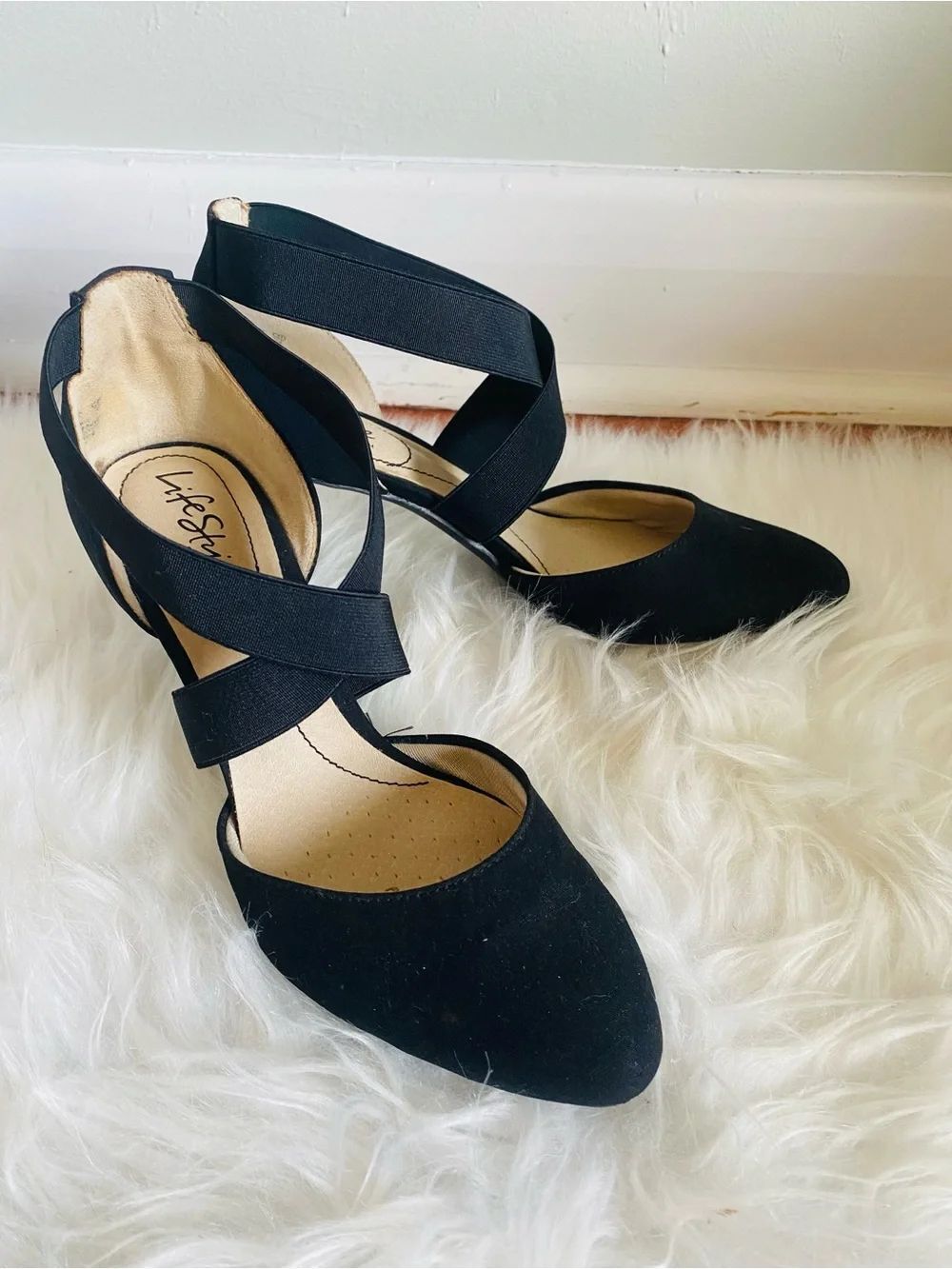 🛍️Life Stride Black Crisscross Pointed-Toe Heels